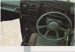 Великобритания ~1990: 4-спицевый руль, прямоугольный щиток, часы в центральной консоли