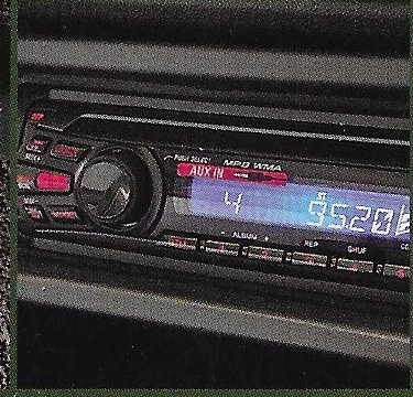 Sony CD/radio: регулятор слева, дисплей справа с AUX IN