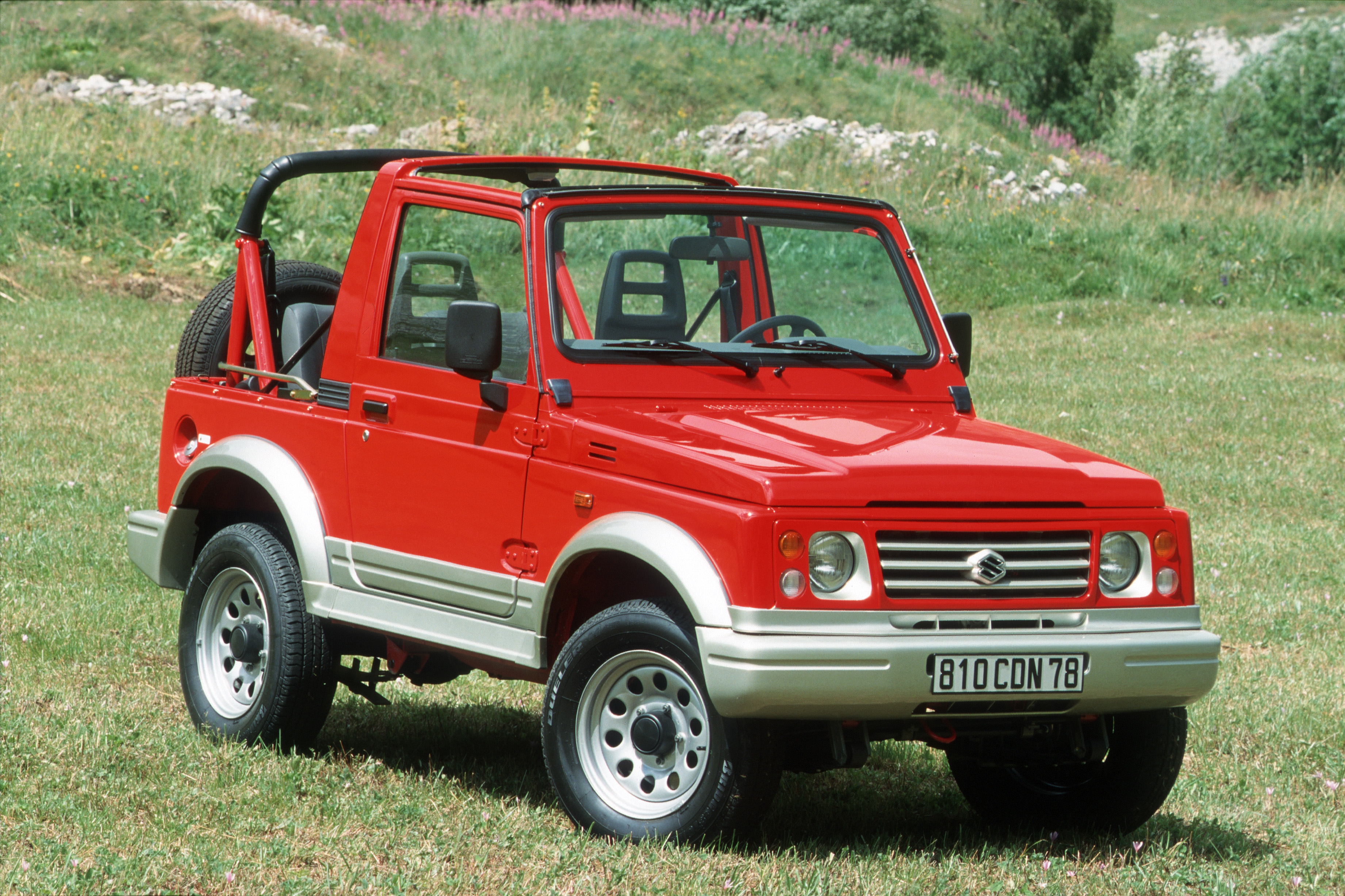 Santana Samurai E-III 1.9D (2001–04): решётка-соты, повторители у фар, двухцветная окраска