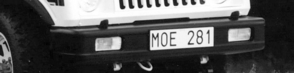 SJ410 MOE 281: форсунки омывателей на верхней площадке переднего бампера