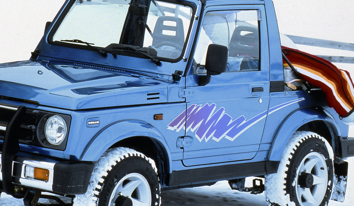 Samurai 1990–95: «клякса» в сине-фиолетовых тонах на синем кузове