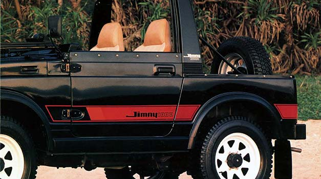 SJ40 Jimny 1000 (Япония, 1982): та же красная полоса, но с надписью «Jimny 1000»