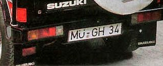 SJ413 MÜ-GH 34: задняя противотуманка под бампером слева