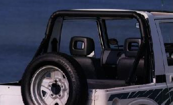 Jimny CC: открытая задняя часть, трубчатая дуга под чёрной накладкой и диагональные опоры