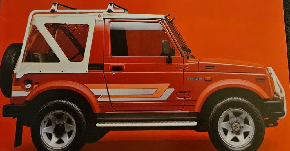 Тот же белый Dachreling снаружи тента красного Samurai Cabrio
